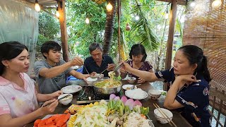 Eating Elephant Ear Fish Hot Pot in Heavy Rain Is Delicious