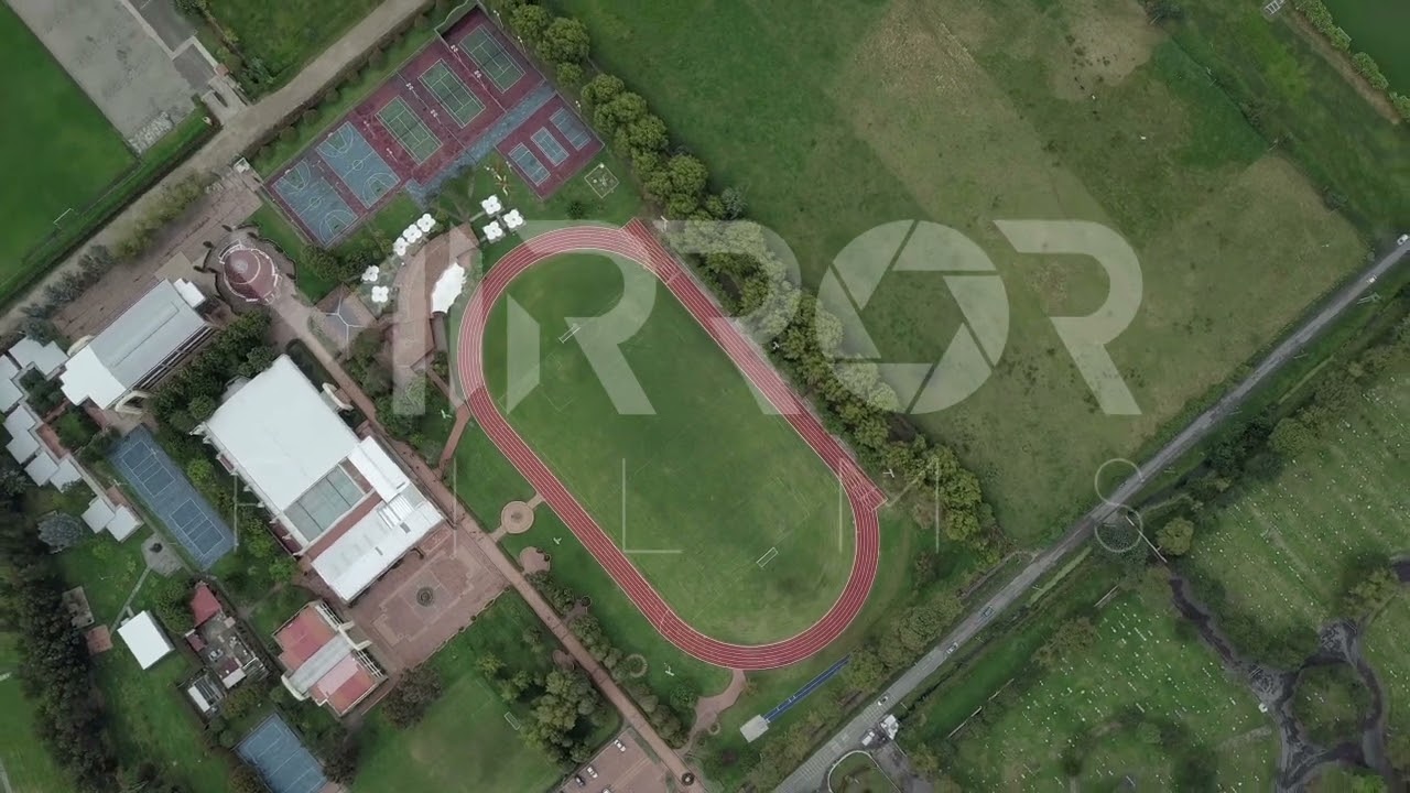 Mujer en pista de atletismo P3