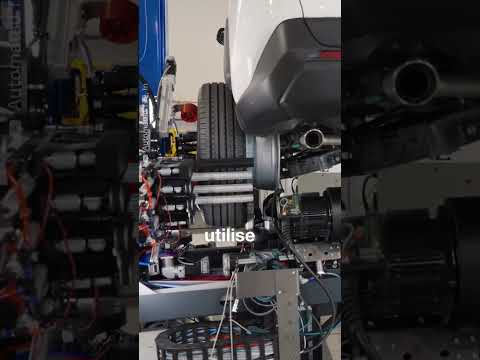Ce robot est capable de changer les pneus d'une voiture sans démonter les roues