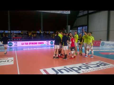 Monini Spoleto (ingresso in campo)