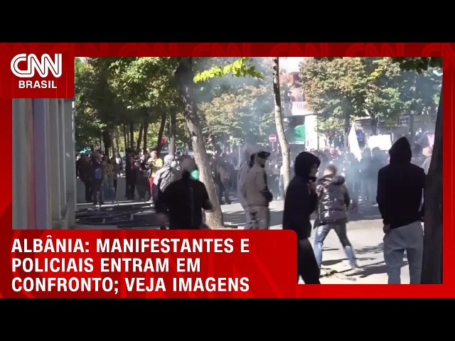 Estudantes atiram tijolos contra Ministério da Educação na Albânia | LIVE CNN