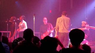 Bilal - "Slipping Away" Live at the Baltimore Soundstage