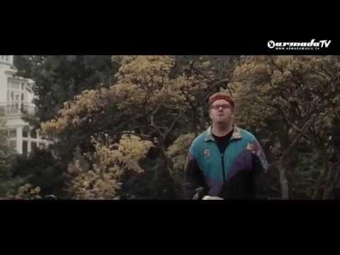 Sander Huisman in videoclip Compact Grey - SAY (on Armada Deep label)