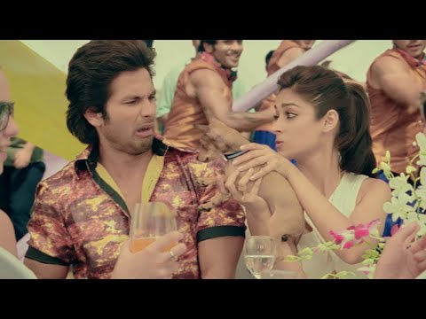 Khali Pili Khali Peeli Rokne Ka Nahi - Tu Mere Agal Bagal Hai | Mika Singh | Shahid Kapoor | Ileana