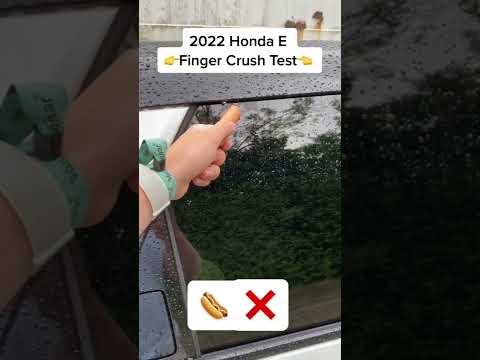 Thumbnail for Wird der Honda E deinen Finger zerquetschen? by Honda e