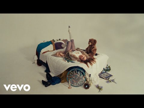 Sarah Defne Gray - It's Finally Raining (Official Video)