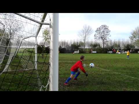 Gislain doelshot vanuit vrijetrap DOB D1 - AS80 D9