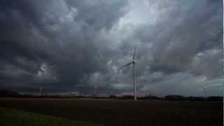 preview picture of video 'Windmills with a Storm Blowing In - Timelapse'