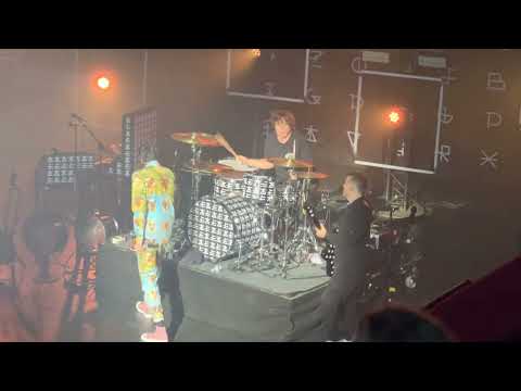 Kasabian « Fire » l’ Olympia Paris France 14102022