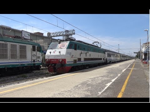 Incrocio a Pomezia fra l' IC 1589 con E444.115 e il MRS 68450 con E652.115!!