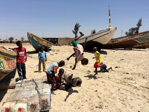 Senegalese Children Do Flips to Taji Aqib Beat "Electric Slam"