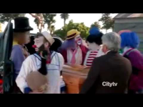 download lagu mp3 mp4 Modern Family S03e18, download lagu Modern Family S03e18 gratis, unduh video klip Modern Family S03e18