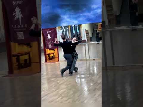 國標舞練習 - Salvatore Vitacca/翟孟菲: 華爾茲方步示範 - 基本步也可跳的這樣美！