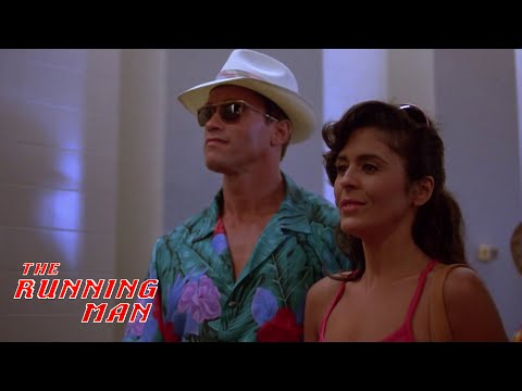 Schwarzenegger gets caught at the airport - The Running Man (1987) HD