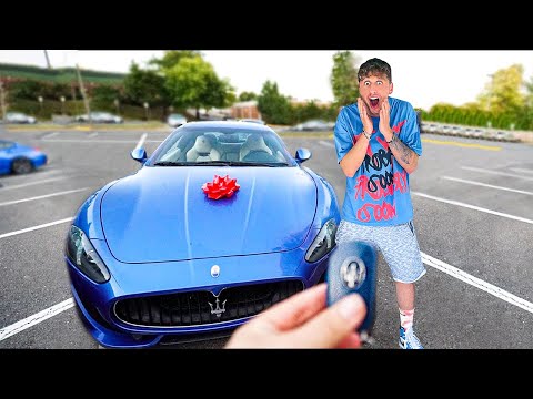 Regalo la Macchina dei suoi sogni al mio Amico...