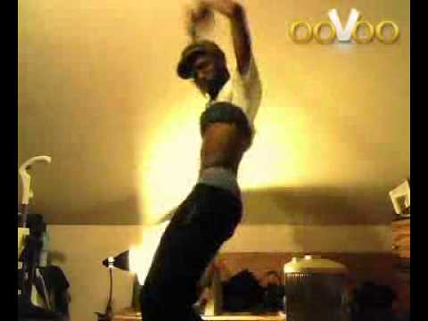 dancing to gotchi mndctrl's "look@dude"