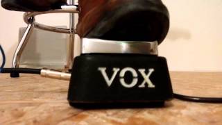 Video thumbnail for 1968 vox V846 wah wah Vintage - Monster Tone - Stratocaster by RainyDaysMusic