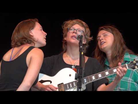 download lagu mp3 mp4 Mountain Man Animal Tracks Live, download lagu Mountain Man Animal Tracks Live gratis, unduh video klip Mountain Man Animal Tracks Live