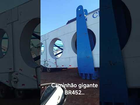 carreta gigante passando por bom Jesus de goias BR452..