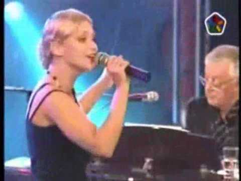 Kristy of Fabrika Muzikalais Teatris sings Sudraba Pulkstenīt's with Raimonds Pauls