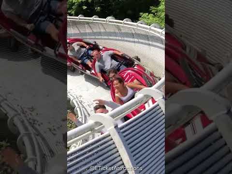 Comment c’est possible que les bobsleighs fonctionnent librement sans être rattachés aux rails ?