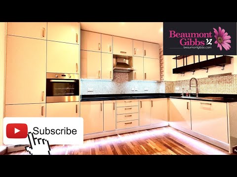 A stunning 2 bedroom, 2 bathroom balcony apartment to let in Greenwich SE10. Offered unfurnished.