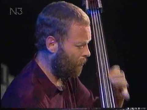 Jazzfest Berlin 1990 - (III) - Pat Metheny Trio - Dave Holland (b) - Roy Haynes (dr) deel 2.avi