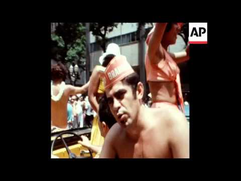 SYND  23/02/1971 MARDI GRAS CARNIVAL IN RIO DE JANEIRO