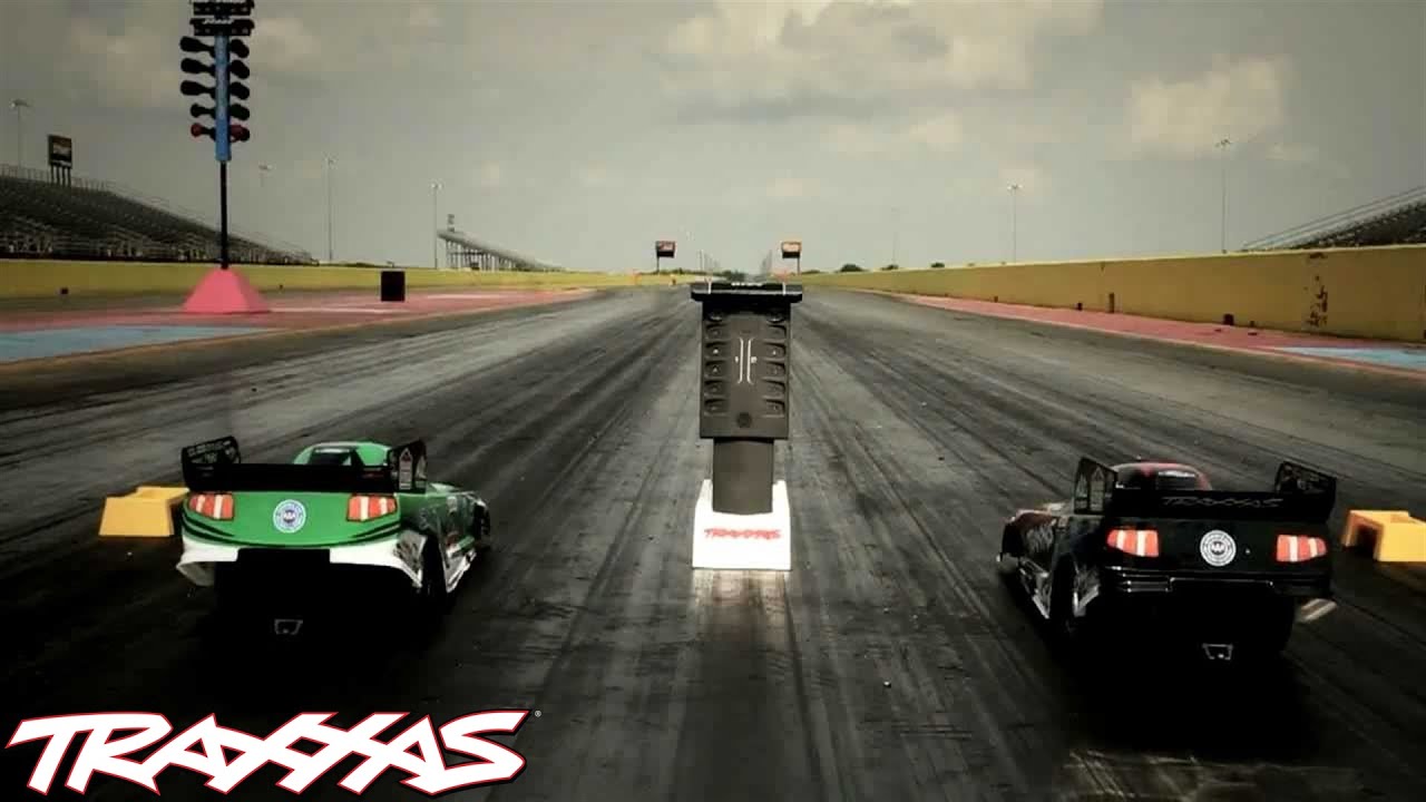 RC auto Traxxas Funny Car 1:8