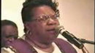 preview picture of video 'Evangelist Rosie Haynes Prays'