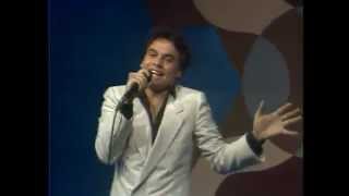 Juan Gabriel Busca un amor   En vivo