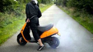 preview picture of video 'Burnouts & Wheelies @ Gorredijk'