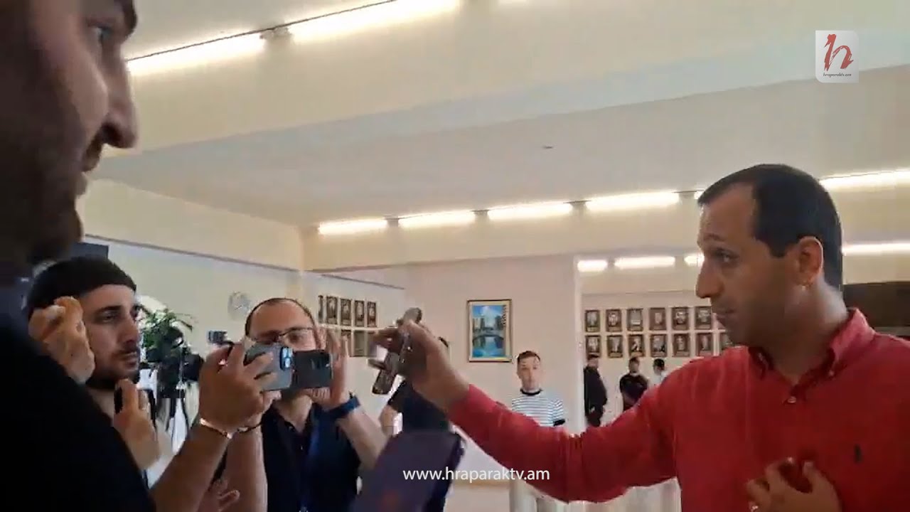 Վեճ` ՔՊ-ականի եւ ընդդիմադիրի միջեւ