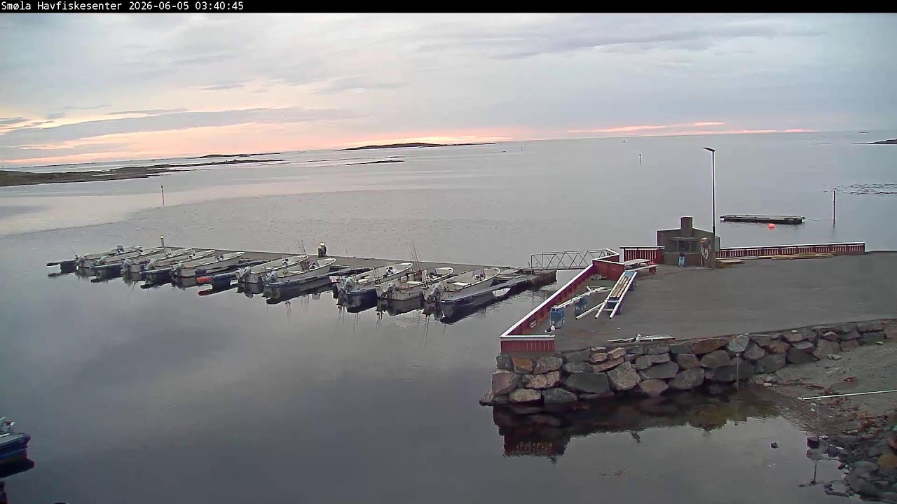 Live webcam view of Smøla Havfiskesenter Harbor
