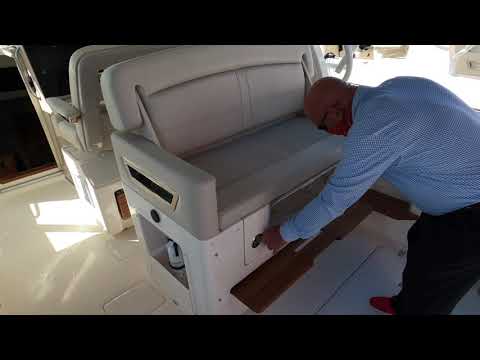 2024 Boston Whaler 380 Realm