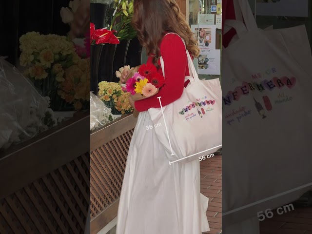 Vídeo relacionado con Nurse is Love Bolso Mujer Grande con Asas para Enfermera - Bolsos Tote Bag Multiples Bolsillos | Organizador, Guarda Tijeras Enfermeria, Regalos, Tcae Accesorios