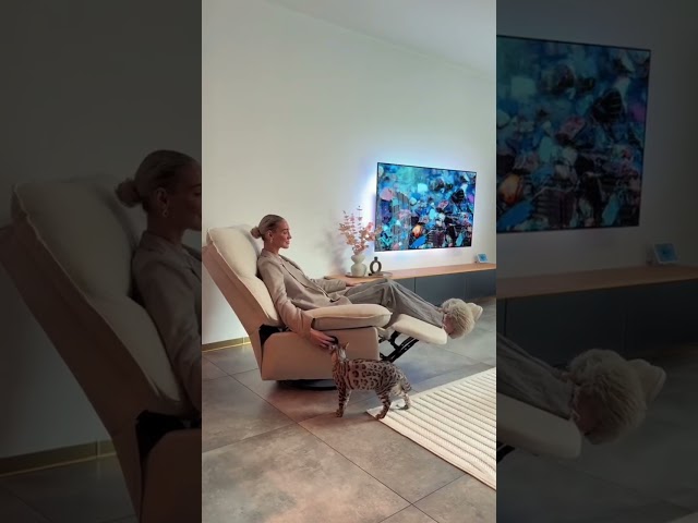 Vídeo relacionado con Yaheetech Sillón Relax Reclinable Manual con Reposapiés Ajustable, Butaca de Piel Sintética, Estructura Reforzada, Medidas:99x87x61,5cm, para Salón/Dormitorio, Beige