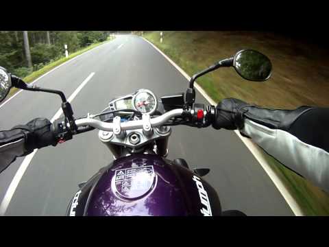 GoPro HD Hero 960 Triumph Street Triple Testride