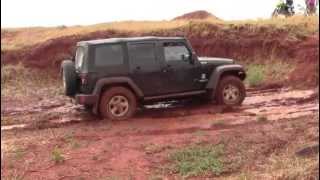 preview picture of video 'Wranglers, Pajero, Hardbody and Hilux in the mud!'