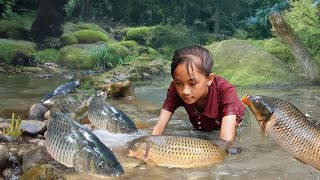 Download lagu Little Girl's Amazing Stream Fishing | Build Wild Fish Traps to Catch Lots of Wild Fish mp3
