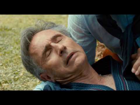 Un peignoir CHRISTIAN CANE à l'honneur porté par Thierry Lhermitte