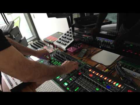 Digitolia jamming with Roland Tr-8, Mx-1, Korg Volca Sample and Elektron Machinedrum