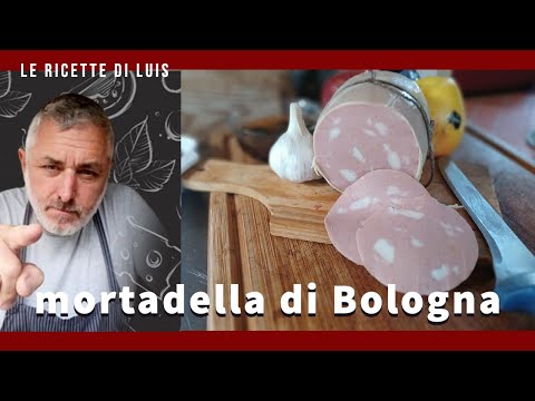 mortadella di bologna  fatta da un norcino