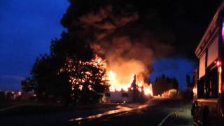 preview picture of video 'Feu d'entrepôt de produits chimiques Warehouse chemicals fire Lusigny France Allier'