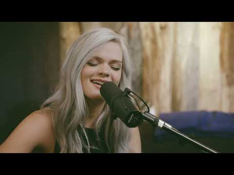 Annelle Staal - "Indoors" Live Studio Session