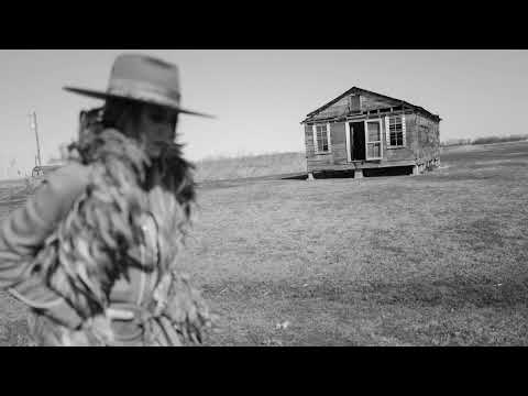 Lainey Wilson - Counting Chickens (Official Audio)