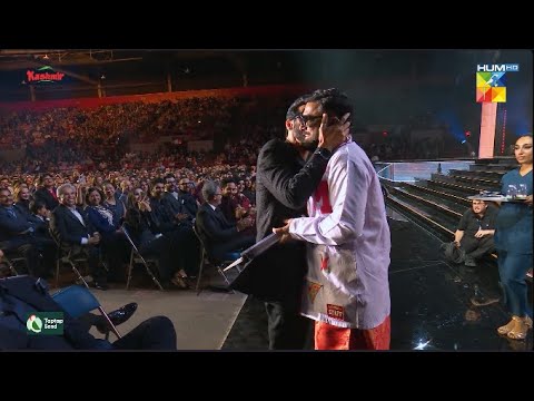 Comic Moment Of Yasir Hussain - Kashmir 10th HUM Awards - HUM TV