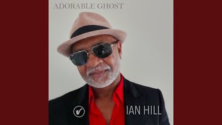 Kadr z teledysku Adorable Ghost tekst piosenki Ian Hill