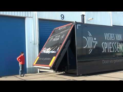 Video bij:Elenbaas bouwt enorme marktwagen voor Spiessens