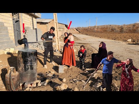 Insulating the roof of Ayas's house with bitumen: Fatemeh and Amir clash with Soraya (Kohrig family)